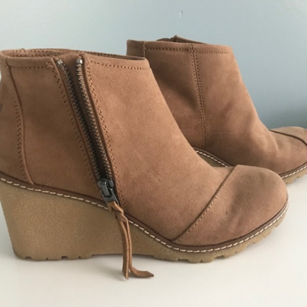 Toms Avery Wedge Bootie- Size 7